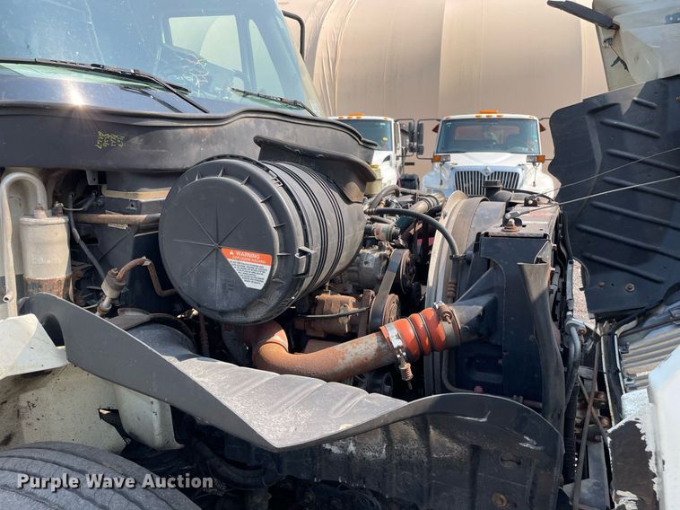 image for item DS8807 2006 International 4300  spreader truck