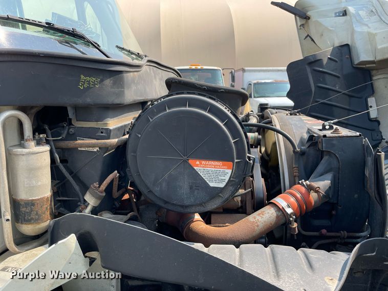 image for item DS8807 2006 International 4300  spreader truck