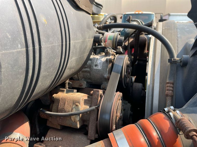 image for item DS8807 2006 International 4300  spreader truck