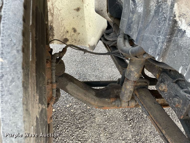 image for item DS8807 2006 International 4300  spreader truck