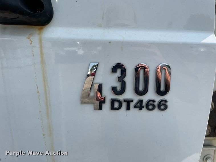 image for item DS8807 2006 International 4300  spreader truck