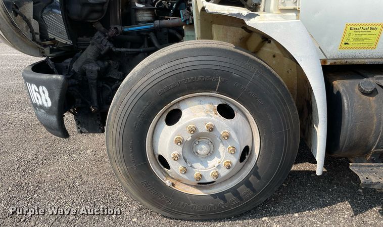 image for item DS8807 2006 International 4300  spreader truck