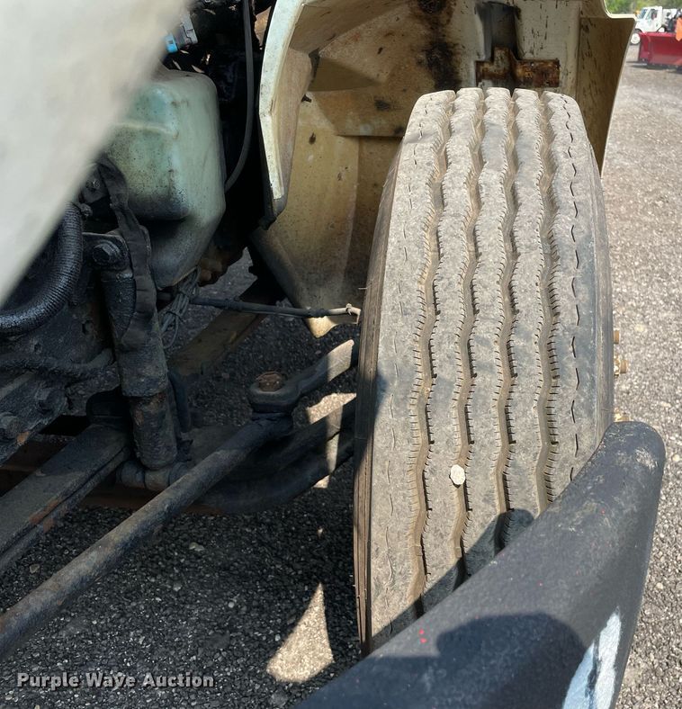 image for item DS8807 2006 International 4300  spreader truck