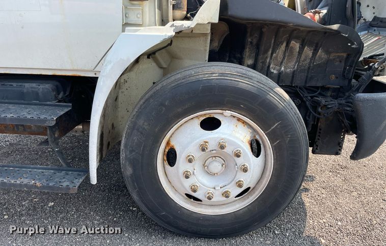 image for item DS8807 2006 International 4300  spreader truck