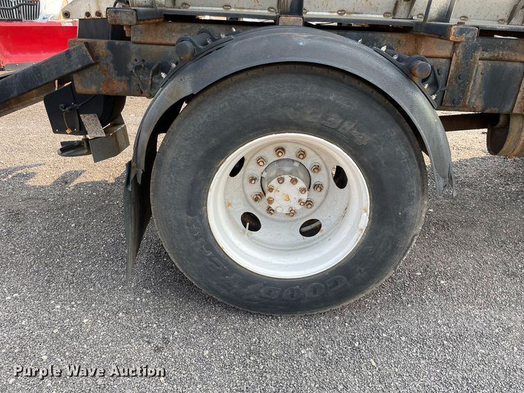 image for item DS8807 2006 International 4300  spreader truck