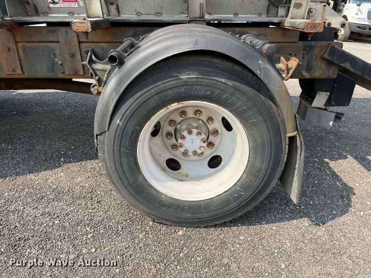 image for item DS8807 2006 International 4300  spreader truck