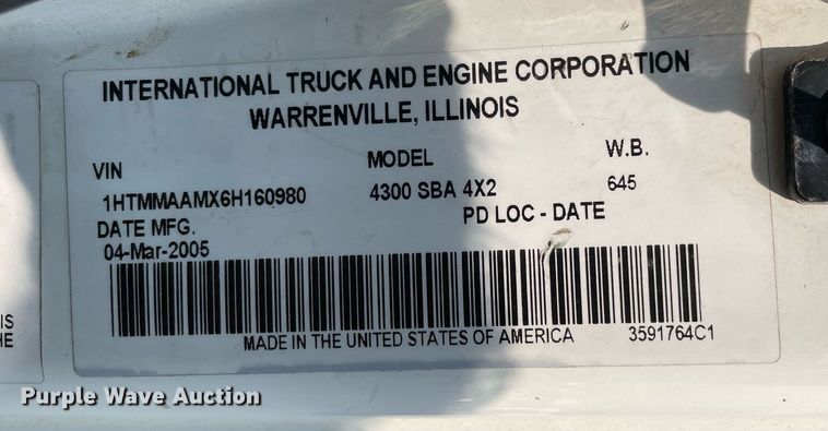 image for item DS8807 2006 International 4300  spreader truck