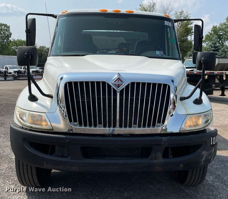 image for item DS8808 2008 International 4300  spreader truck