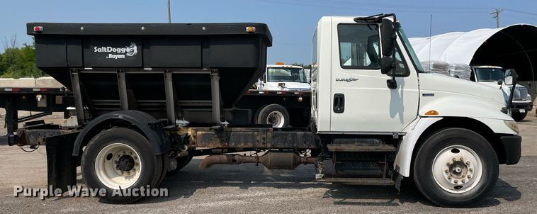 image for item DS8808 2008 International 4300  spreader truck
