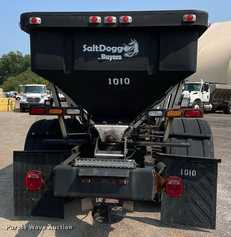 image for item DS8808 2008 International 4300  spreader truck