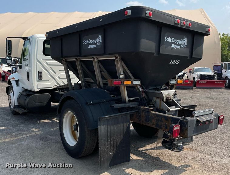 image for item DS8808 2008 International 4300  spreader truck