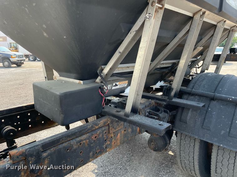 image for item DS8808 2008 International 4300  spreader truck
