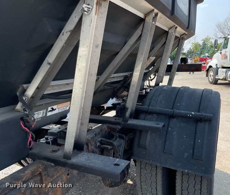 image for item DS8808 2008 International 4300  spreader truck