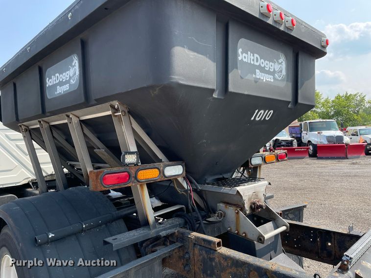 image for item DS8808 2008 International 4300  spreader truck