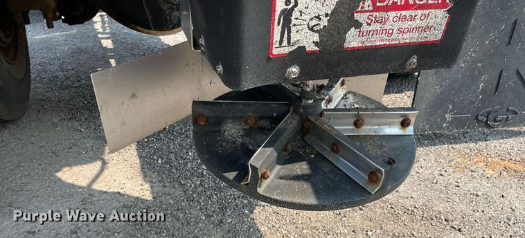 image for item DS8808 2008 International 4300  spreader truck