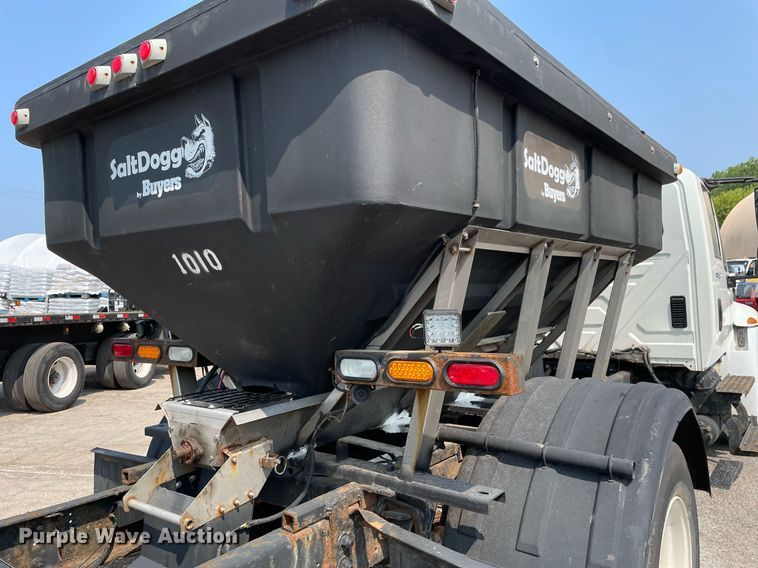 image for item DS8808 2008 International 4300  spreader truck