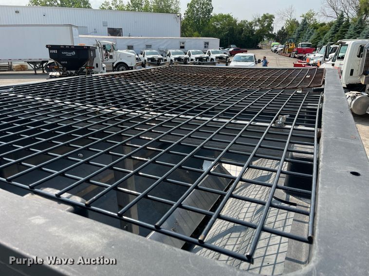 image for item DS8808 2008 International 4300  spreader truck