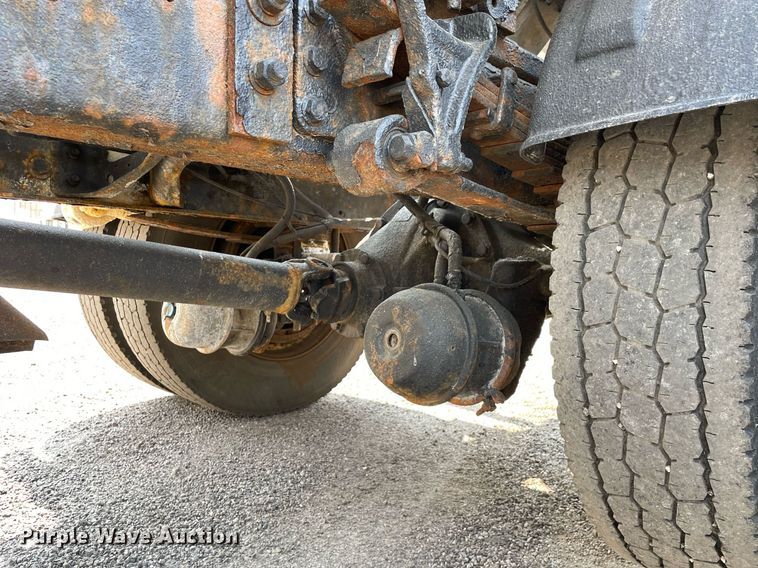 image for item DS8808 2008 International 4300  spreader truck