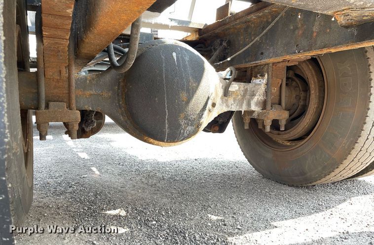 image for item DS8808 2008 International 4300  spreader truck