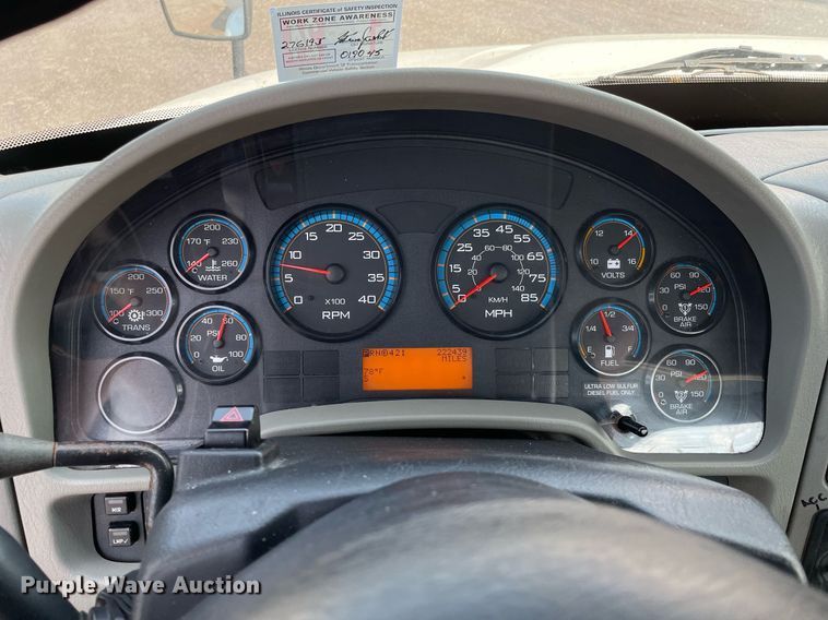 image for item DS8808 2008 International 4300  spreader truck