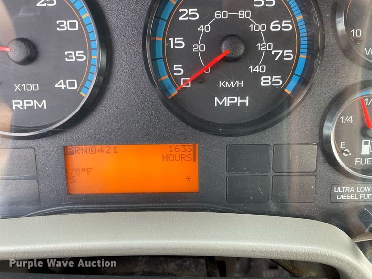 image for item DS8808 2008 International 4300  spreader truck