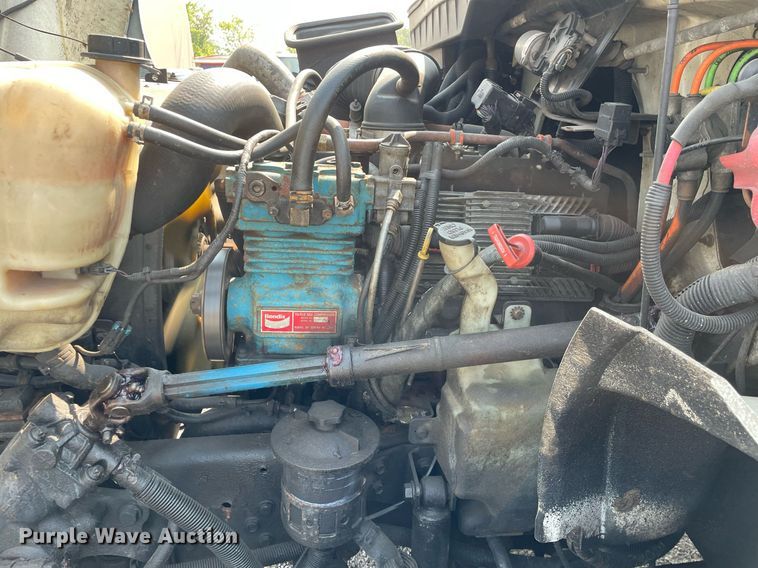 image for item DS8808 2008 International 4300  spreader truck