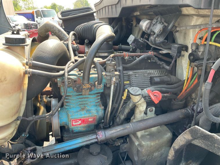 image for item DS8808 2008 International 4300  spreader truck