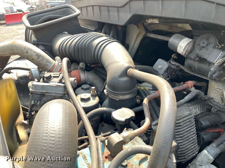 image for item DS8808 2008 International 4300  spreader truck