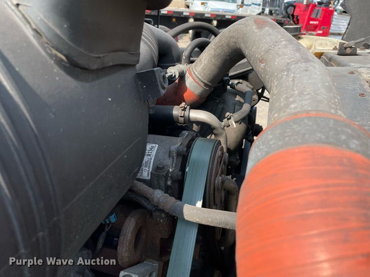 image for item DS8808 2008 International 4300  spreader truck