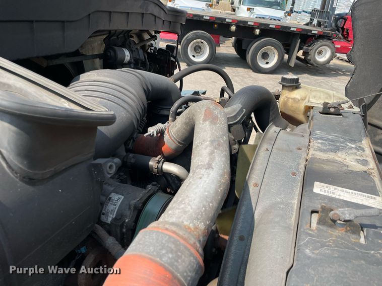 image for item DS8808 2008 International 4300  spreader truck