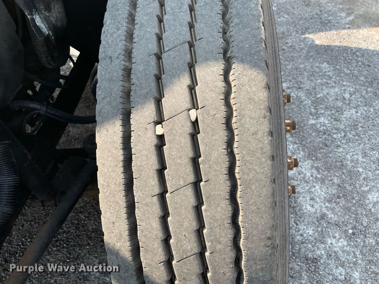 image for item DS8808 2008 International 4300  spreader truck