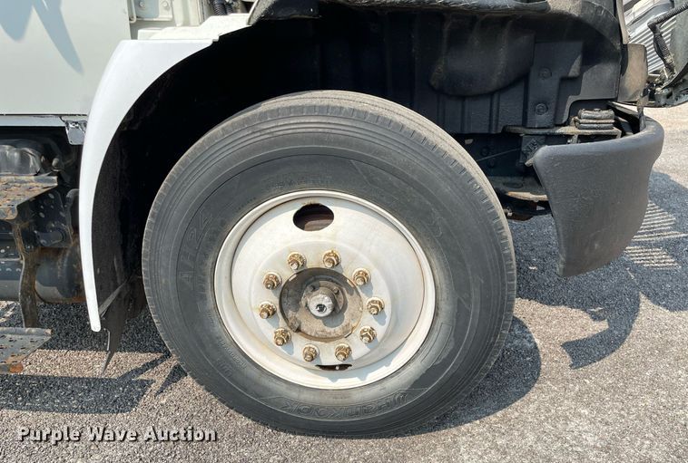 image for item DS8808 2008 International 4300  spreader truck