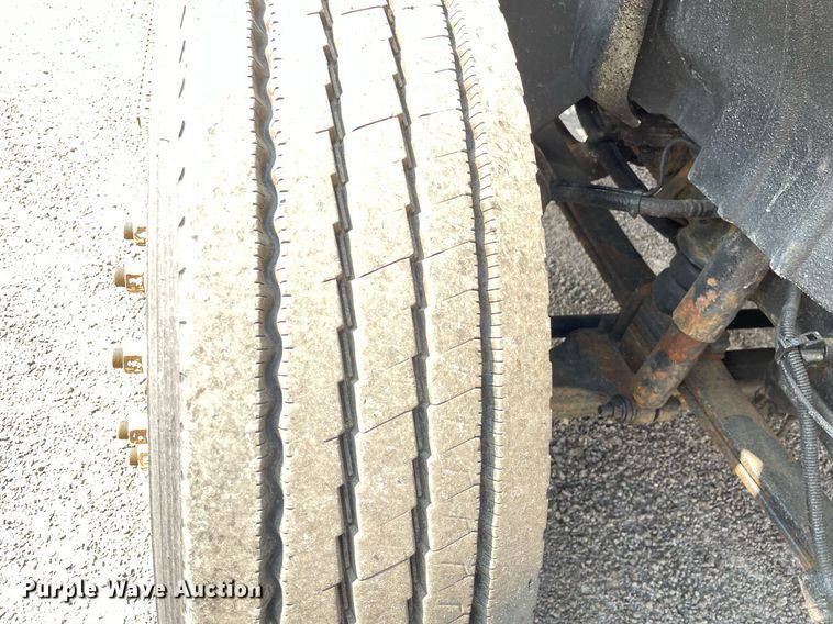 image for item DS8808 2008 International 4300  spreader truck