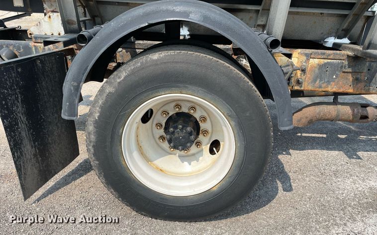 image for item DS8808 2008 International 4300  spreader truck