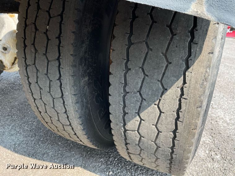 image for item DS8808 2008 International 4300  spreader truck