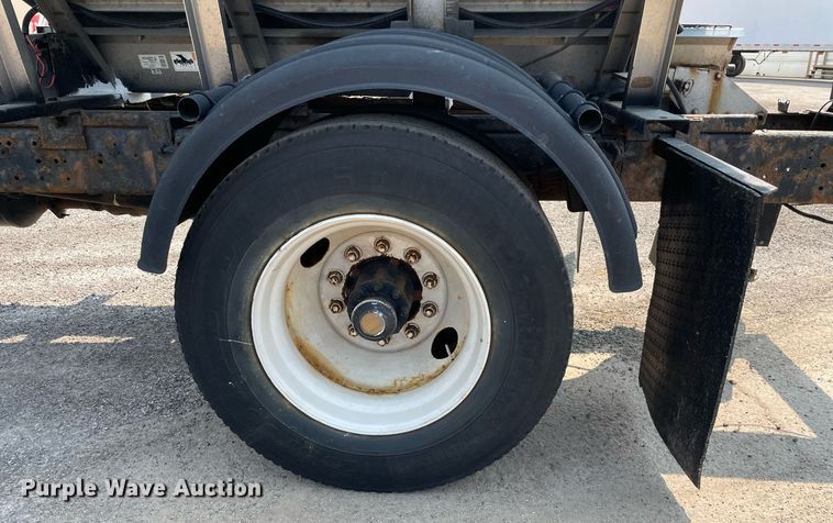 image for item DS8808 2008 International 4300  spreader truck