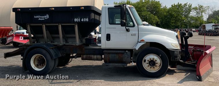 image for item DS8809 2005 International 4300  spreader truck