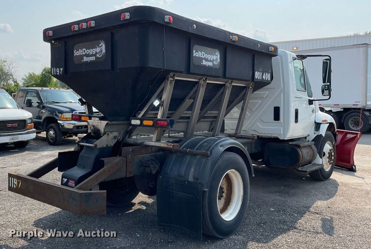 image for item DS8809 2005 International 4300  spreader truck