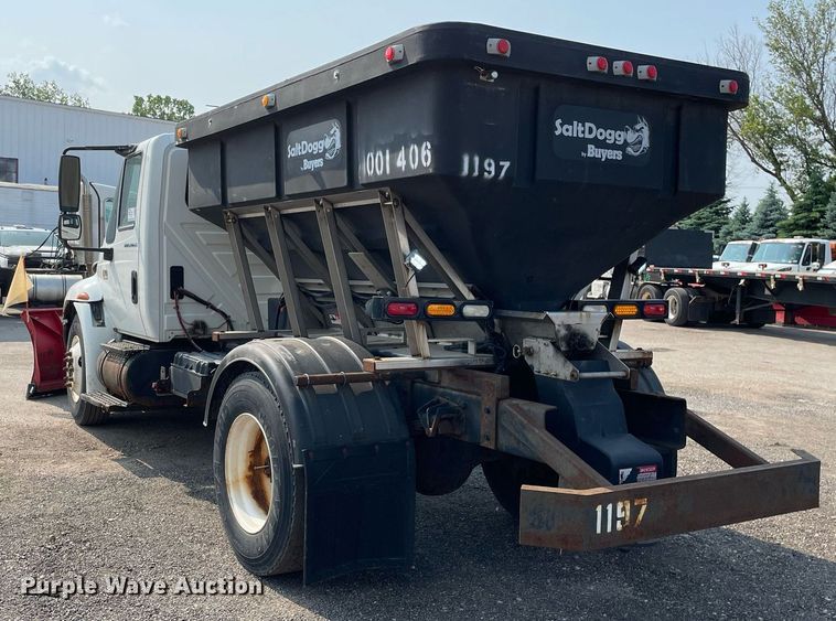 image for item DS8809 2005 International 4300  spreader truck