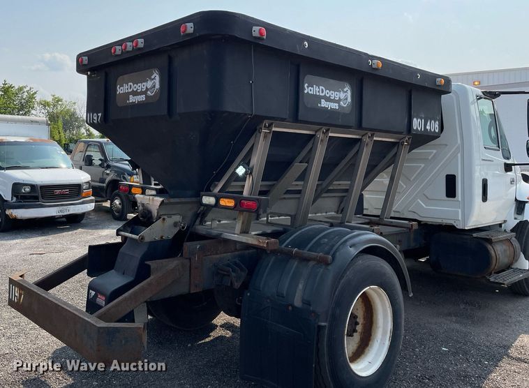 image for item DS8809 2005 International 4300  spreader truck