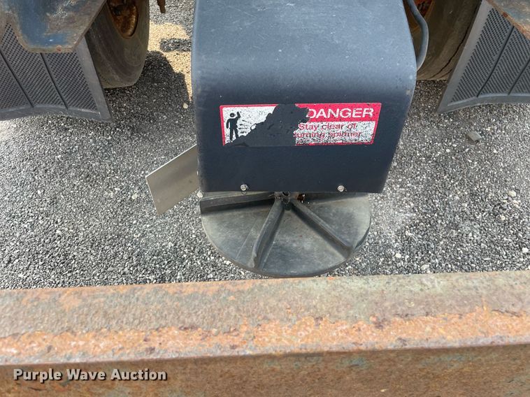 image for item DS8809 2005 International 4300  spreader truck