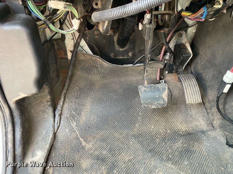 image for item DS8809 2005 International 4300  spreader truck