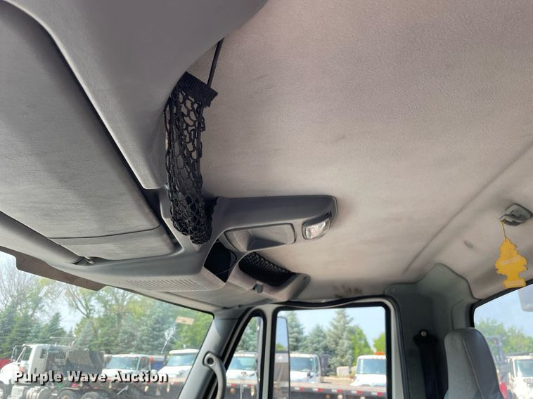 image for item DS8809 2005 International 4300  spreader truck