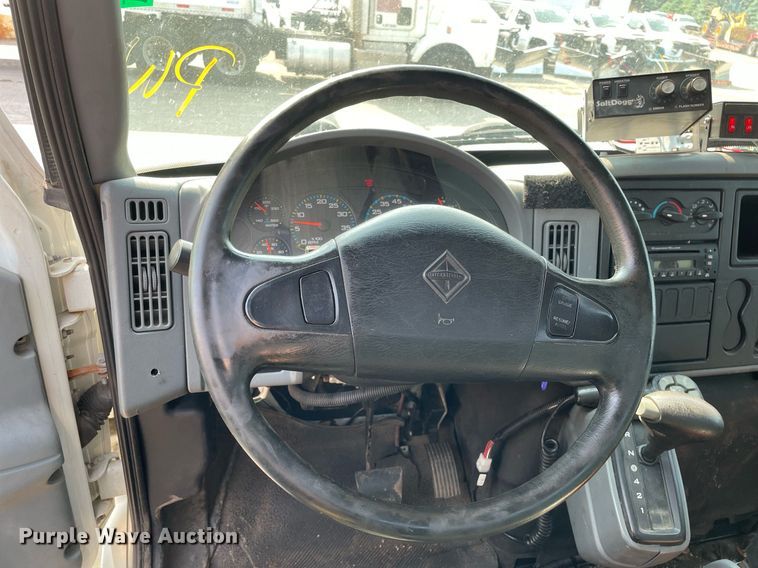 image for item DS8809 2005 International 4300  spreader truck