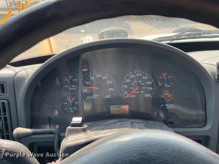 image for item DS8809 2005 International 4300  spreader truck