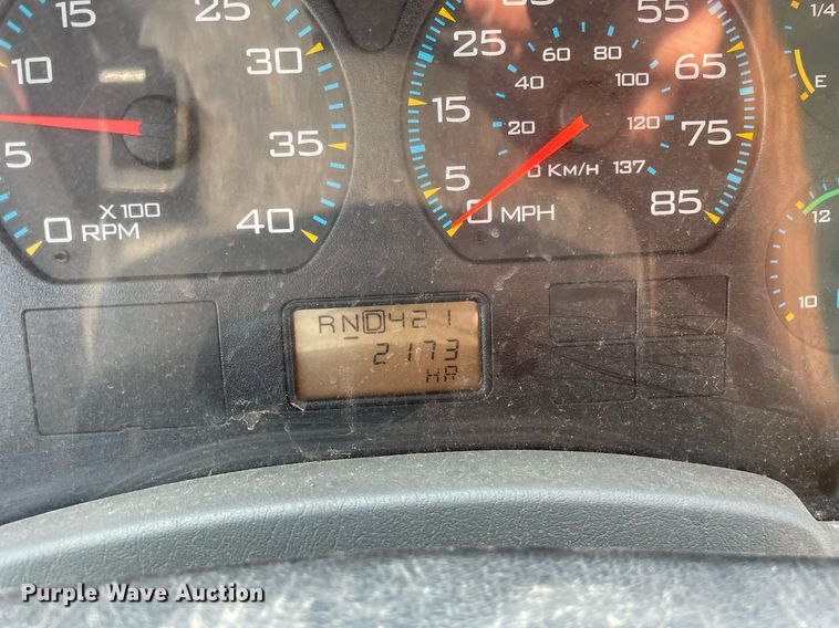 image for item DS8809 2005 International 4300  spreader truck