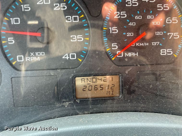 image for item DS8809 2005 International 4300  spreader truck