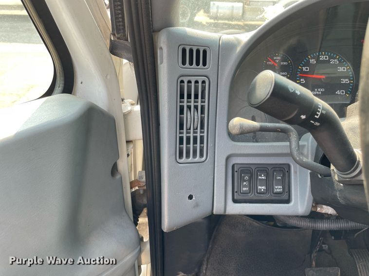 image for item DS8809 2005 International 4300  spreader truck