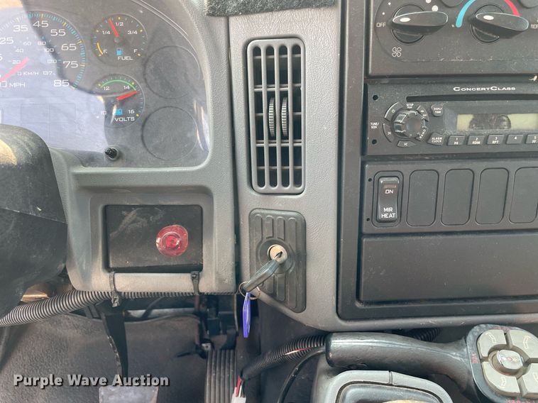 image for item DS8809 2005 International 4300  spreader truck