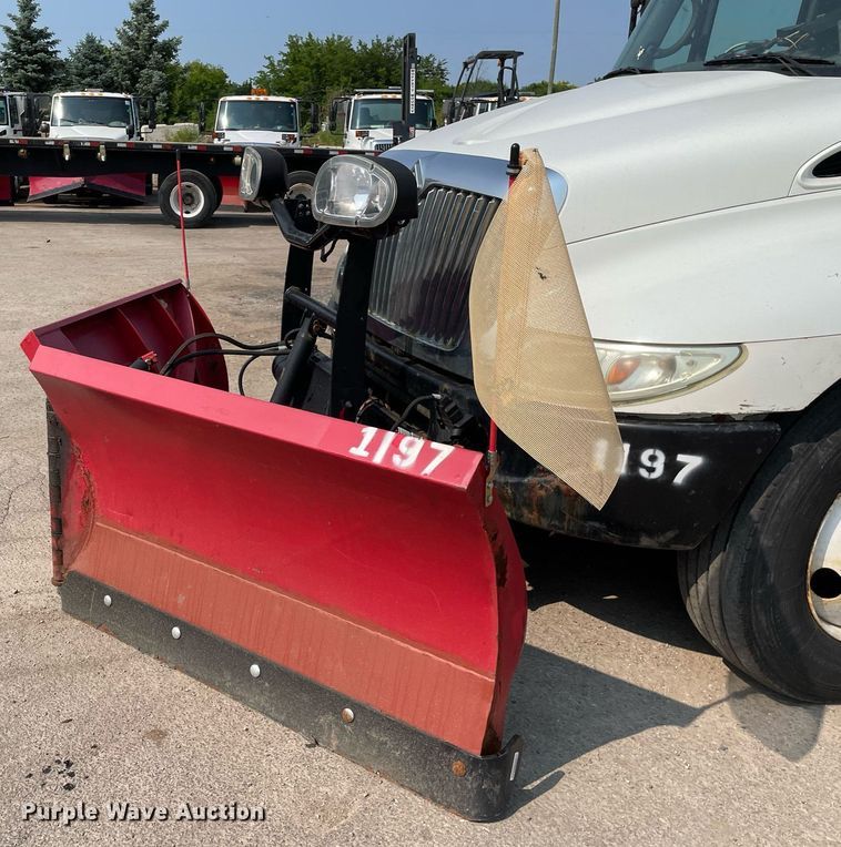 image for item DS8809 2005 International 4300  spreader truck